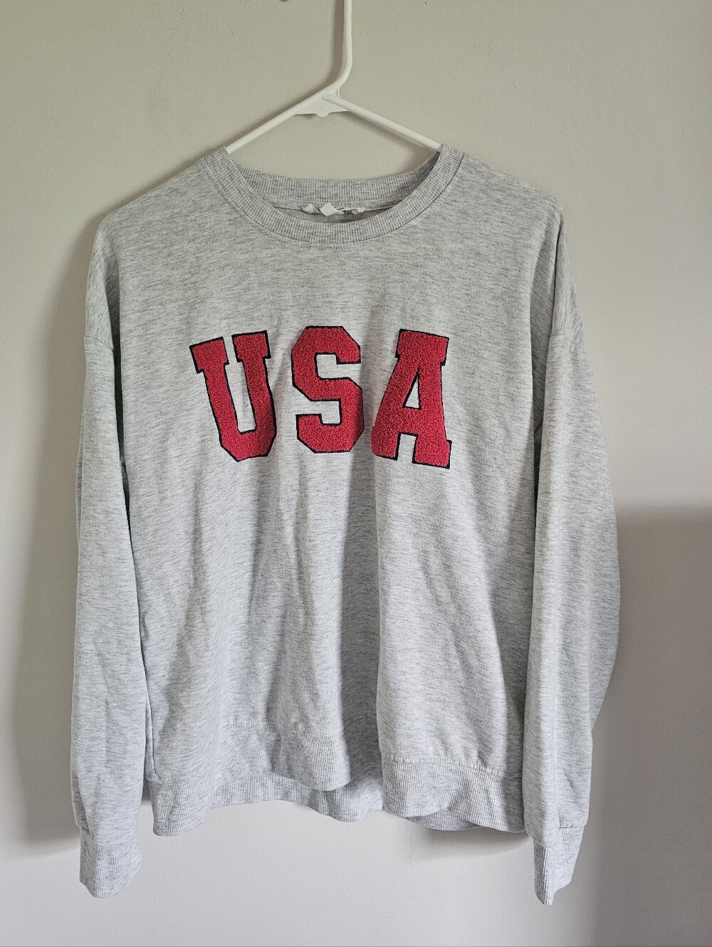 Workshop Republic Clothing Gray Crewneck Sweater with Red USA Applique - Picture 1 of 6